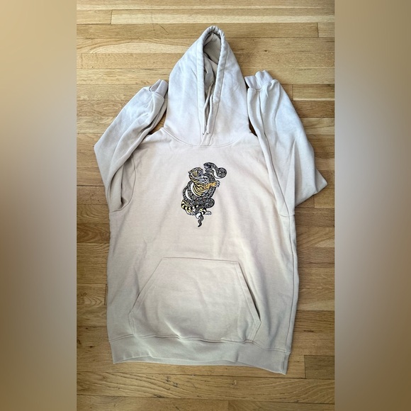 🐯🔥 H&M Beige Hoodie Tiger Snake Embroidered Graphic Size M Streetwear ⭐ - Picture 2 of 7